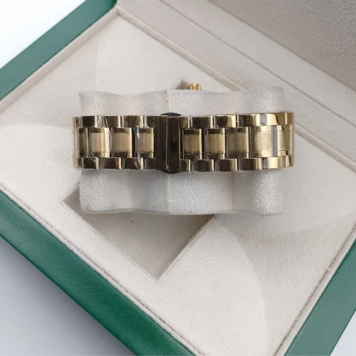 ساعت الکس مارتین طلایی صفحه سبز رفرانس 7115 تک مردانه - Image 2