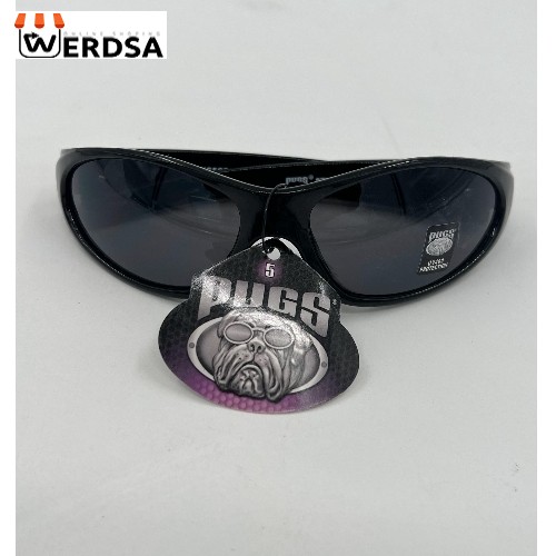 عینک آفتابی, عینک اسپرت, عینک PUGS, فریم مشکی, لنز دودی, محافظ UV400, پلی‌کربنات مقاوم, طراحی مدرن, عینک رانندگی, عینک ورزشی, عینک مردانه زنانه, ضدخش, فیلتر نور خورشید, عینک فشن, sport sunglasses, PUGS eyewear, UV400 protection, black frame, grey lens, durable sunglasses, polarized eyewearized eyewear