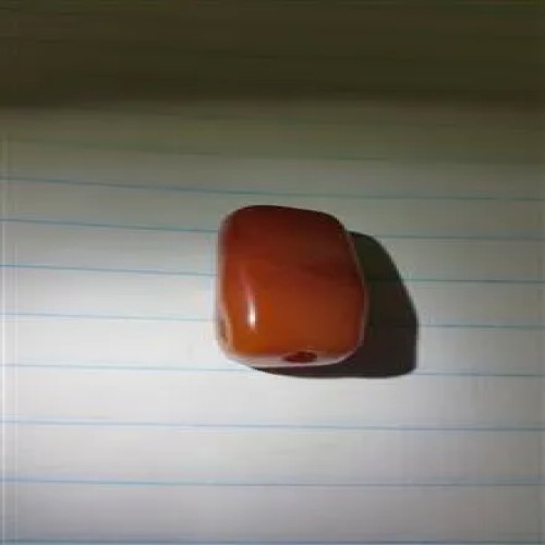 فروش عقیق سوراخ دار کهنه و قدیمی طول سه سانتی متر