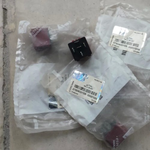 فروش رله 25 آمپر پنج پایه قهوه ای شرکتی پژو 405