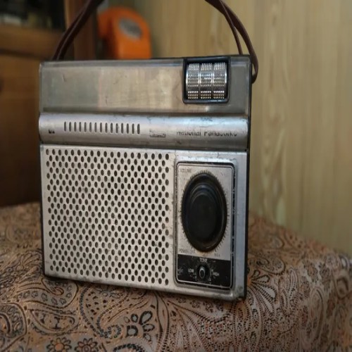 فروش رادیو ناسیونال بدون جلد با خط و خش سالم