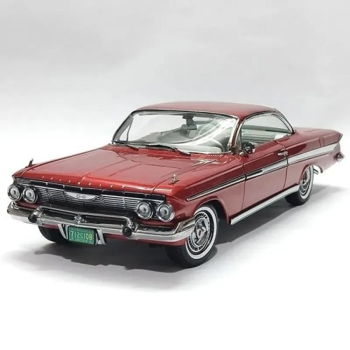ماکت فلزی شورولت ایمپالا 1961 مقیاس 1/18 با درهای بازشو