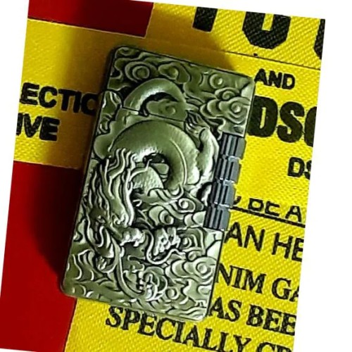 فندک سنگ بعل با طرح برجسته و سه بعدی | کادو و کلکسیون