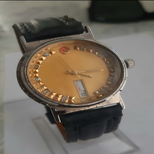 فروش ساعت مچی رادو کوارتز مردانه ژاپنی با طراحی خاص