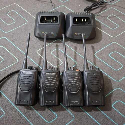 خرید بی‌سیم کنوود چهار عدد با دو شارژر وردسا | تخفیف ویژه