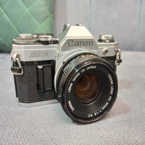 فروش کنون AE1 و لنز 50mm 1.8 با کیفیت عالی