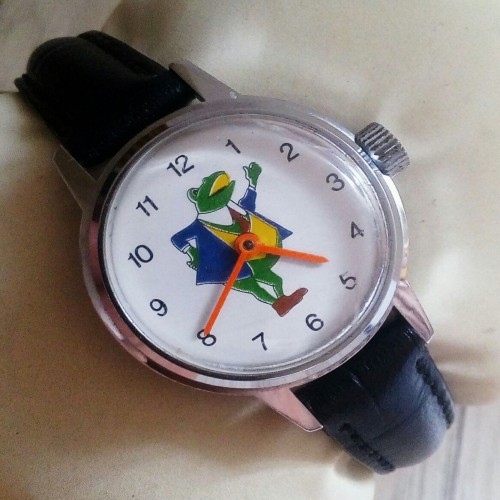 فروش کوکی سوییسی زنانه قاب درشت نایاب و قدیمی