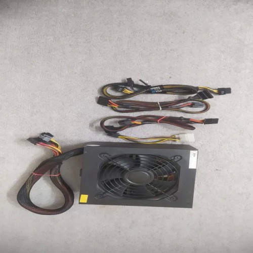 پاور ماژولار گرین 585 وات پلمپ با سوکت‌های متعدد