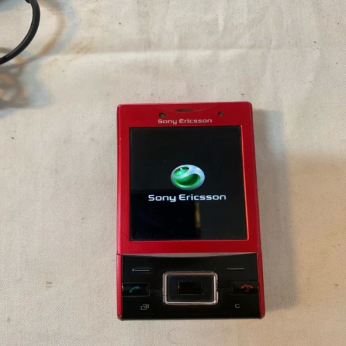 فروش گوشی سونی اریکسون J20 با شارژر اصلی و در حد نو