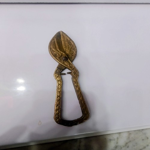 خرید قندشکن قدیمی حکاکی برنجی وردسا با طراحی زیبا