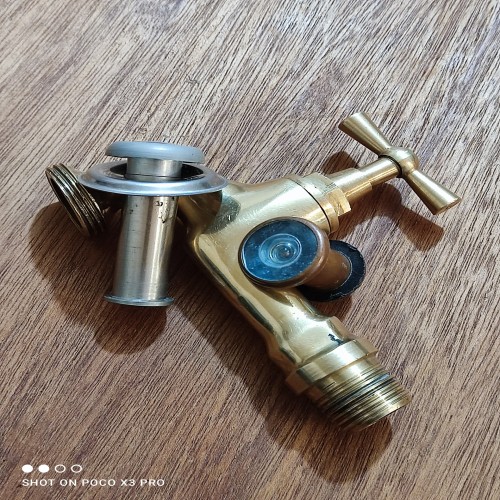 خرید شیر آب برنجی و دوربین چشمی وردسا با قیمت مناسب