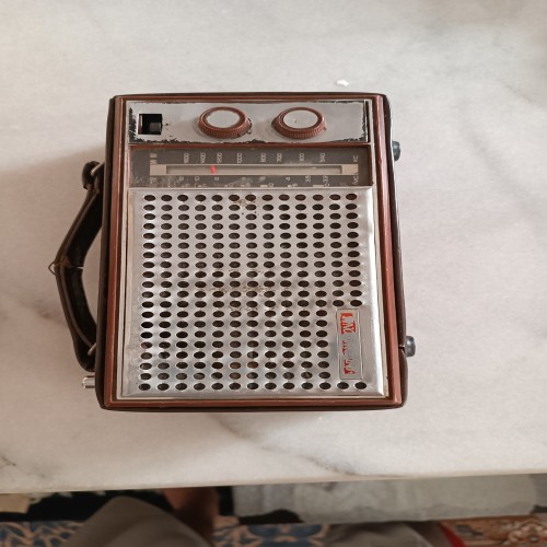فروش رادیو قدیمی انتیک پنجاه ساله با ظاهر سالم