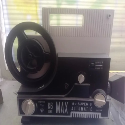 فروش پروژکتور 8 میلیمتری سالم و آماده به کار