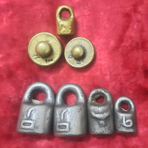 فروش وزنه‌های قدیمی تاریخ‌دار کلکسیونی مجموعه 7 عدد