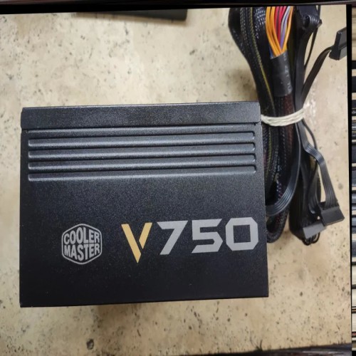 پاور مدل COOLER MASTER 750W سالم و تمیز با کانکتور 24 پین