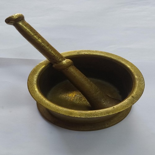 فروش هاون برنجی قدیمی با طراحی سنتی و مقاوم