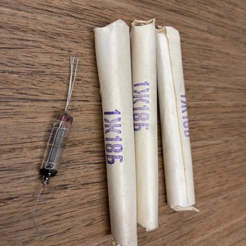 فروش لامپ خلا روسی پنتود 1j18b با قیمت مناسب