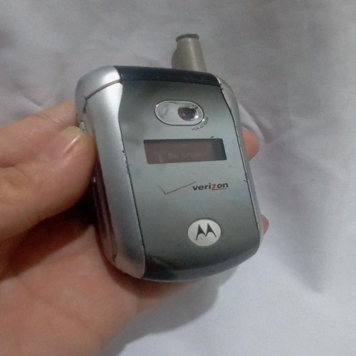 موبایل تاشو قدیمی موتورولا ماهواره‌ای سالم و تمیز