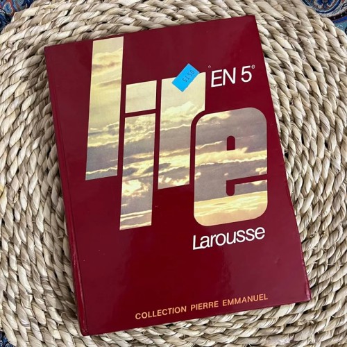 کتاب آموزش زبان فرانسه لاروس Lire en 5 - وزیری گالینگور