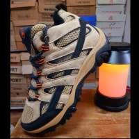 کفش طبیعت گردی و روزانه ساقدار مرل رنگ کرم