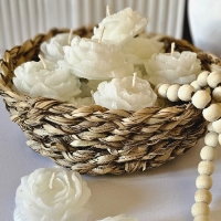 شمع گل آلاله هدیه‌ای ظریف برای لحظات عاشقانه