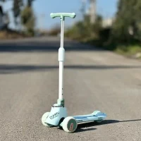 اسکوتر کودک تاشو دومیتو سبز با طراحی جذاب و مقاوم