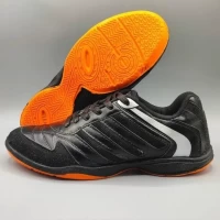 کفش فوتسال سالنی آدیداس با دوام و چسبندگی عالی