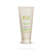 کرم تقویت کننده پوست سینره برای سنین بالای ۴۰ سال