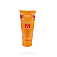 کرم ضد آفتاب بی رنگ SPF 60 بدون جاذب‌های شیمیایی