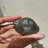 قطعه سنگ آهن مشکوک به شهابسنگ وزن 70 گرم