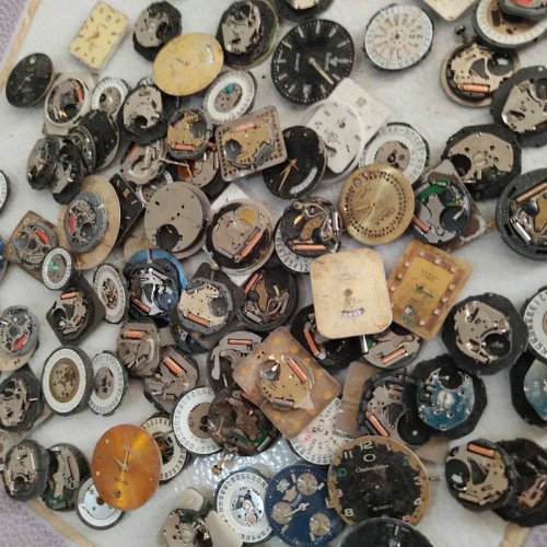 فروش تعدادی موتور ساعت مچی قدیمی