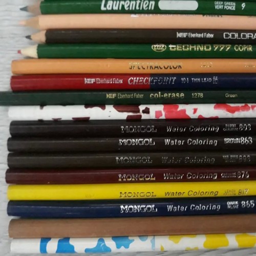 فروش مدادرنگی 16عددی آمریکا قدیمی با رنگ‌های متنوع