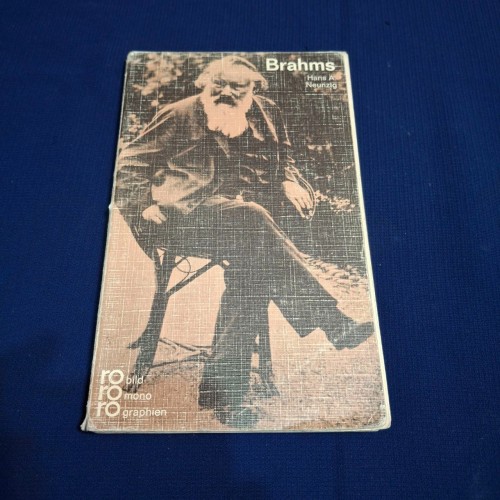 کتاب زندگینامه یوهانس برامس، آهنگساز آلمانی، جلد ابریشمی