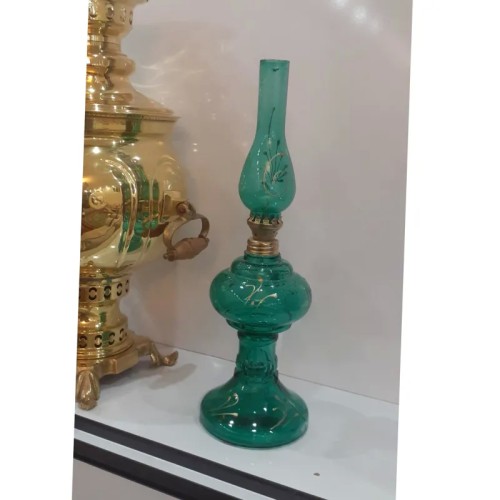 چراغ نفتی قدیمی و خوشرنگ مناسب دکور و کلکسیون