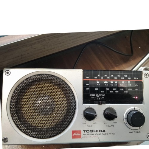 فروش رادیو توشیبا سه موج با نور و بدون آداپتور