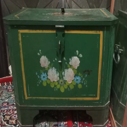 فروش صندوقچه کلکسیونی قاجاری با کلید برنجی سالم