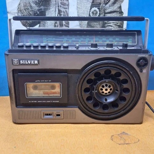 فروش رادیو سیلور کم یاب ساخت ژاپن سالم و کلکسیونی