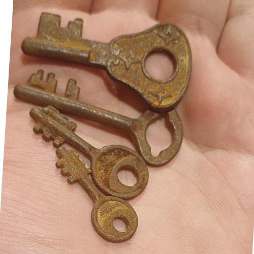 خرید 4 عدد کلید قدیمی و کلکسیونی نایاب وردسا