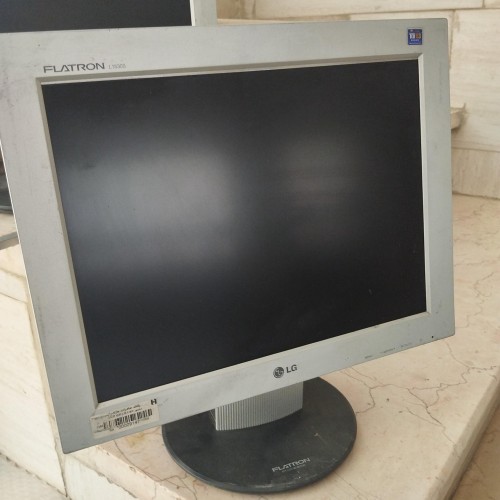خرید مانیتور 15 اینچ ال جی مدل L1530s با قیمت مناسب