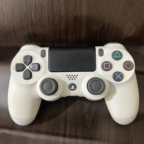فروش کنترلر پلی استیشن 4 استوک سفید با ویژگی‌های برتر