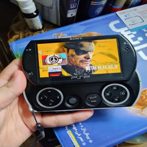 خرید Sony PSP Go سالم با کیف و شارژر و بازی‌های برتر
