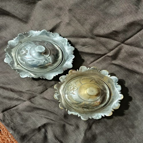 فروش انتیک بخر 2 قندان برنجی قدیمی نقشدار بسیار زیبا