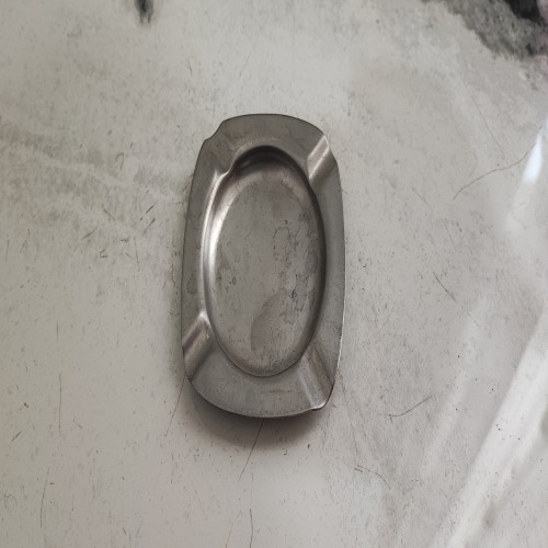 فروش زیرسیگاری ضخیم و قدیمی با طراحی مقاوم