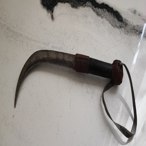 فروش داس فولادی کمیاب و زیبا قدیمی با طراحی بی‌نظیر